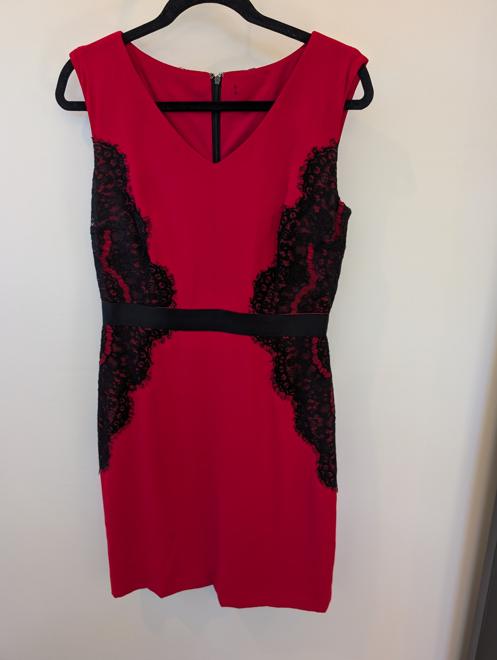 Red Black Lace Sheath Cocktail Dress Sleeveless V-Neck